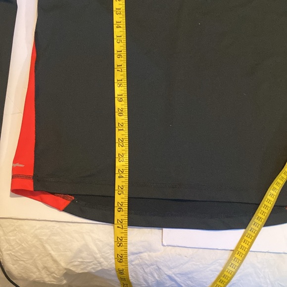 Men’s New Balance lightning dry black & red 1/4 zip reflective running shirt - Picture 8 of 8